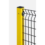 Gelber quadratischer Zaunpfosten mit schwarzem Punktschweißgitter, befestigt mit unverlierbarer Schraube und Montageplatte