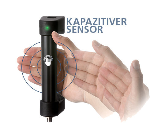 Schwarzer kapazitiver Sensor mit grünem Licht, umgeben von zwei Händen und Symbol für Handerkennung